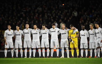 悦盈体育热评-伯贝这脚抽射贴地斩