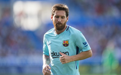 悦盈体育动态-佩德里再秀马赛回旋过人戏耍对手轻松写意